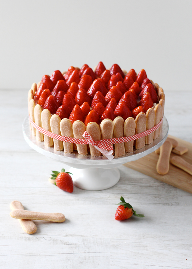 Rezept: Erdbeer-Quark-Torte mit Löffelbiskuit http://www.fanfarella.at/72b8